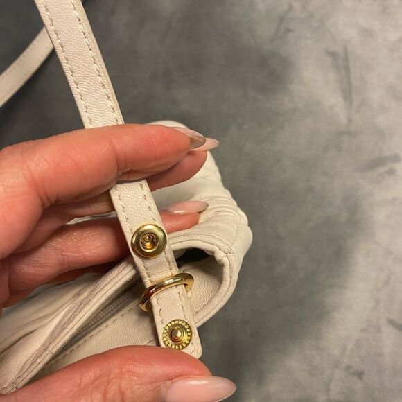 Michael Kors small purse - Picture 5 of 10